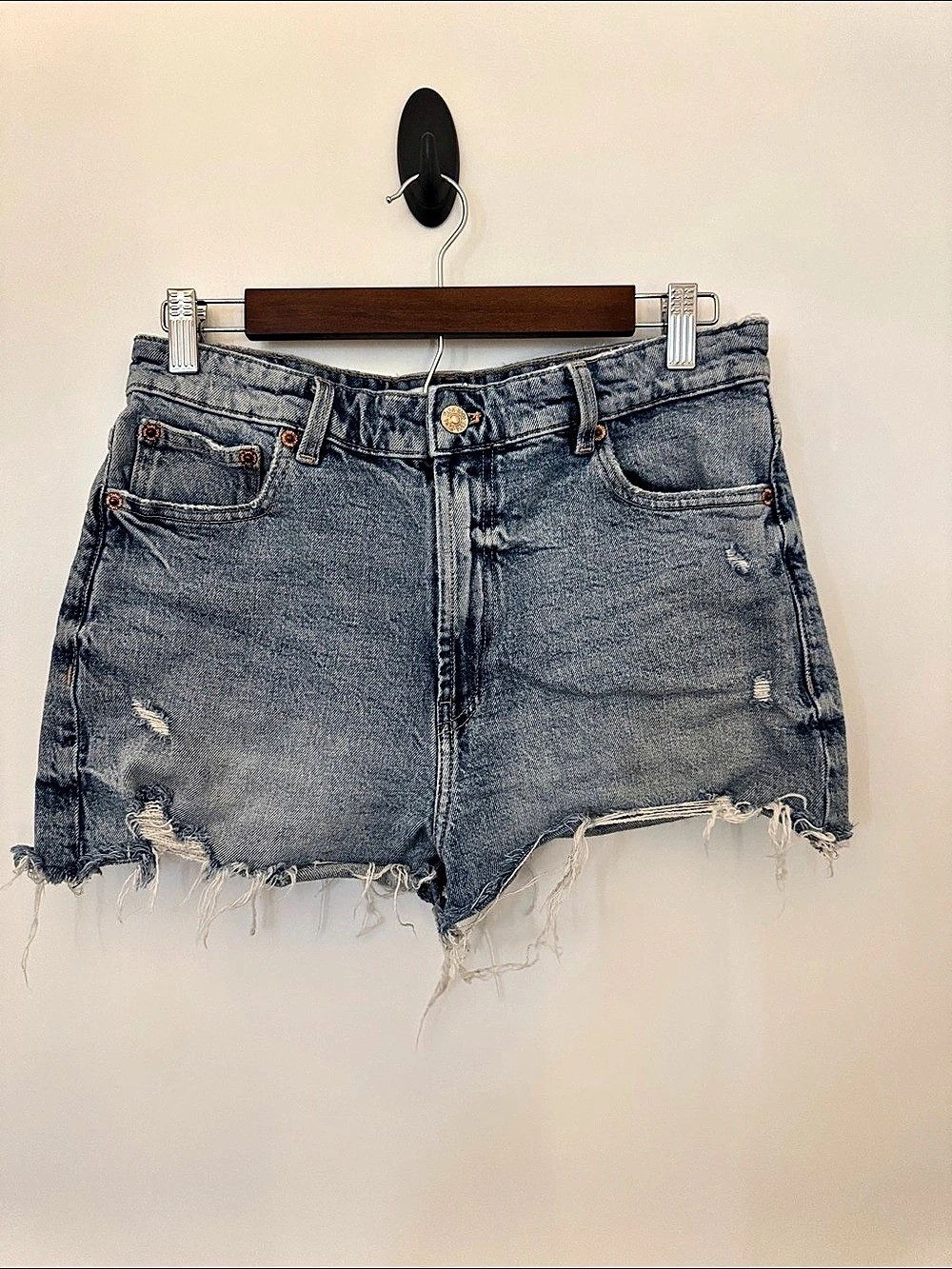 Zara Distressed Denim Jean Shorts in Blue